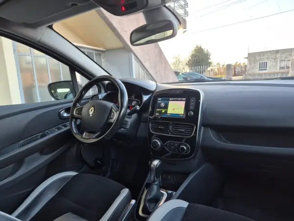 Renault Clio Sport Tourer (Energy) dCi 90 EDC Bose Edition 16