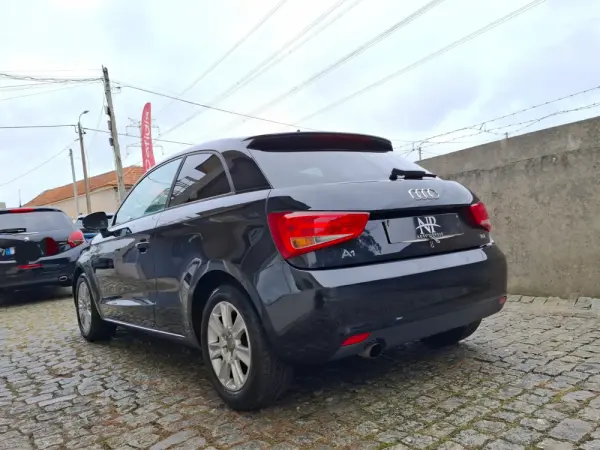 Audi A1 1.6 TDi Attraction 2