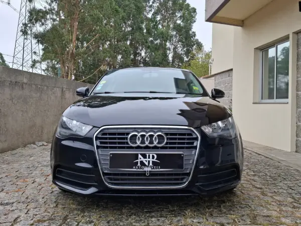Audi A1 1.6 TDi Attraction 6