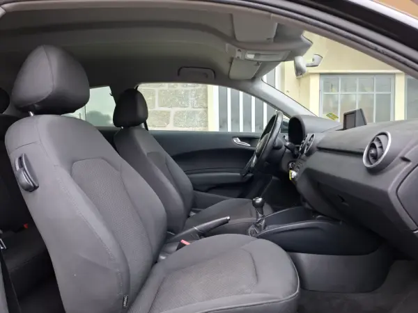 Audi A1 1.6 TDi Attraction 8
