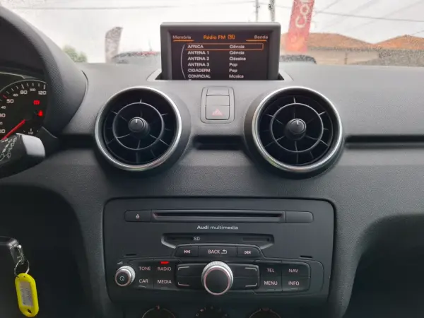 Audi A1 1.6 TDi Attraction 18
