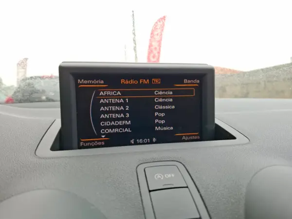 Audi A1 1.6 TDi Attraction 19