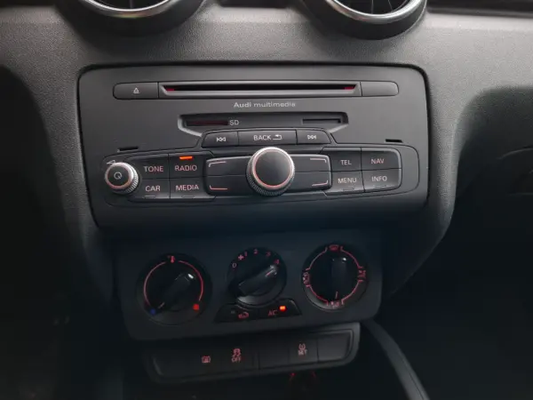 Audi A1 1.6 TDi Attraction 22