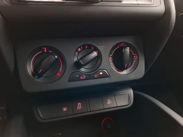 Audi A1 1.6 TDi Attraction 23