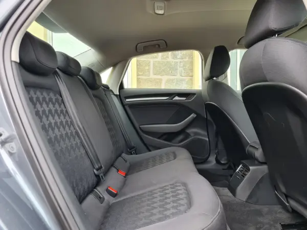 Audi A3 Limousine 1.6 TDI S-line 9