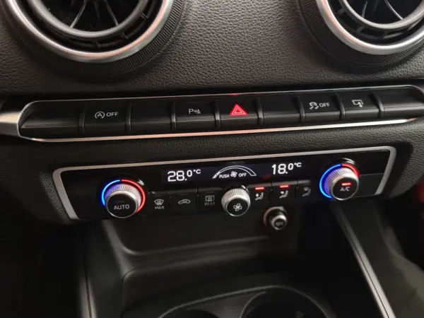 Audi A3 Limousine 1.6 TDI S-line 27