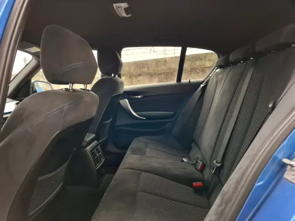 BMW 118 d Pack M 11