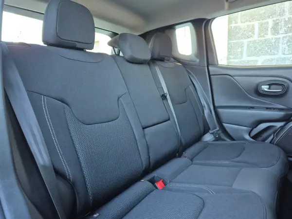 Jeep Renegade 1.0 T Limited 11