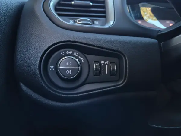 Jeep Renegade 1.0 T Limited 33