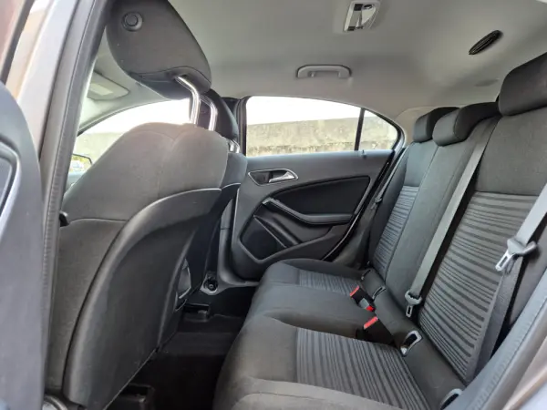 Mercedes-Benz A 180 d Urban Aut. 11