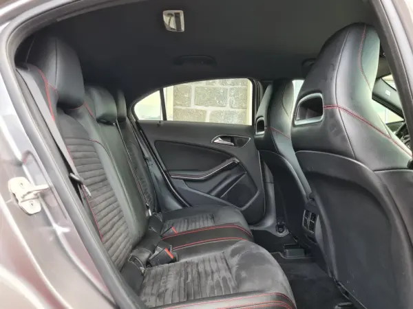 Mercedes-Benz A 180 d AMG Line 8