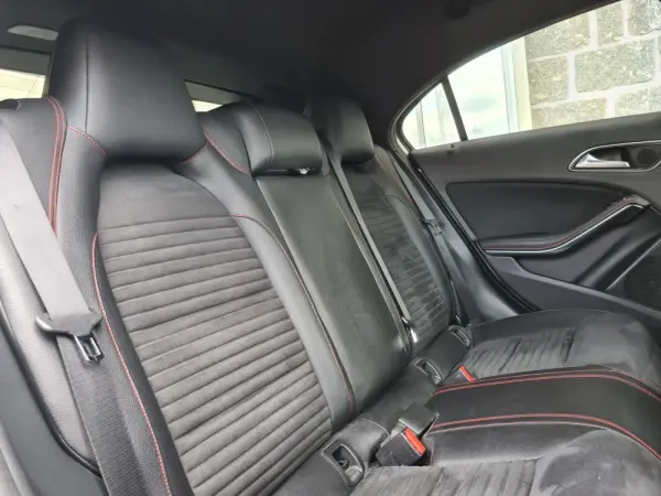 Mercedes-Benz A 180 d AMG Line 9