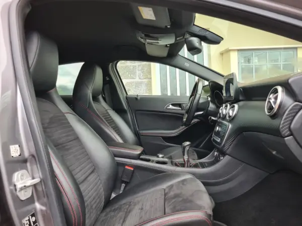 Mercedes-Benz A 180 d AMG Line 10