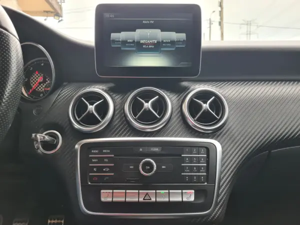 Mercedes-Benz A 180 d AMG Line 18