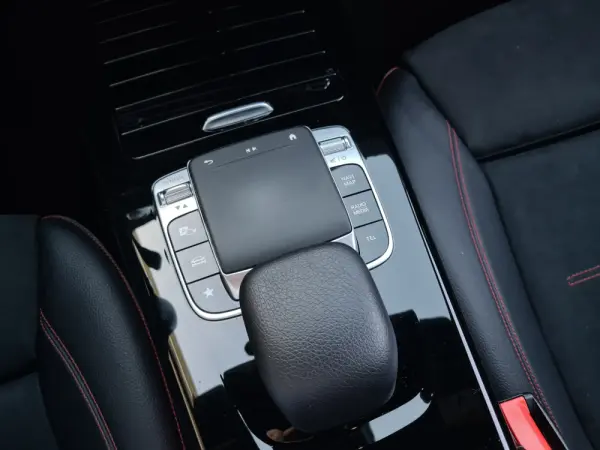 Mercedes-Benz A 180 d AMG Line Aut. 31