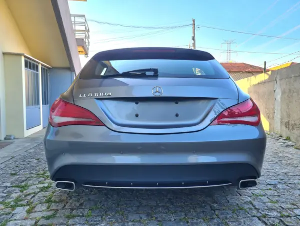 Mercedes-Benz CLA 180 d Shooting Brake 3