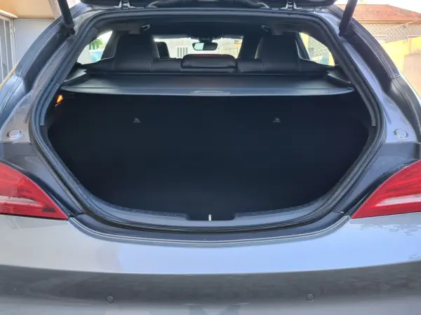 Mercedes-Benz CLA 180 d Shooting Brake 11