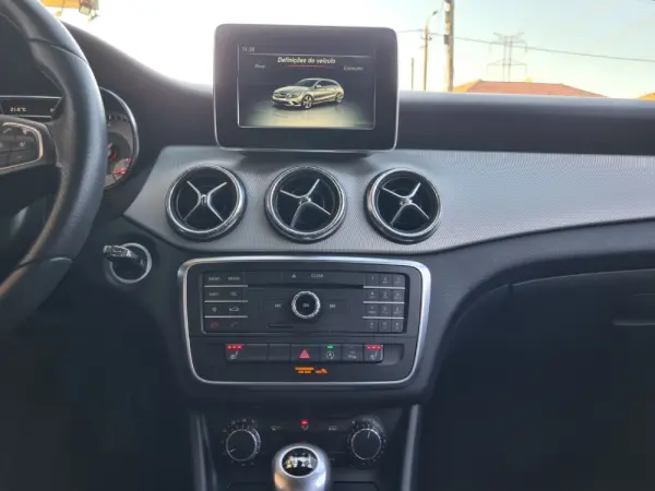 Mercedes-Benz CLA 180 d Shooting Brake 26