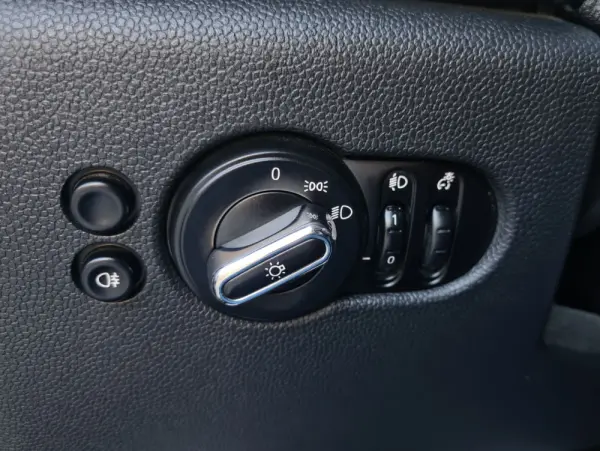 MINI 3 Portas One D 29