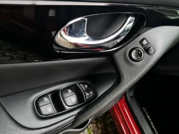 Nissan Qashqai 1.5 dCi N-Connecta 23