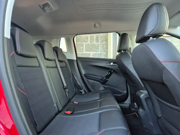 Peugeot 2008 Outro 8