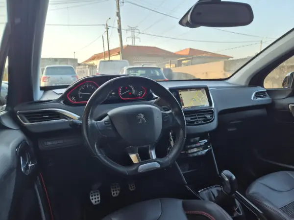 Peugeot 2008 Outro 16