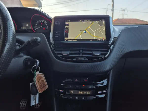 Peugeot 2008 Outro 24