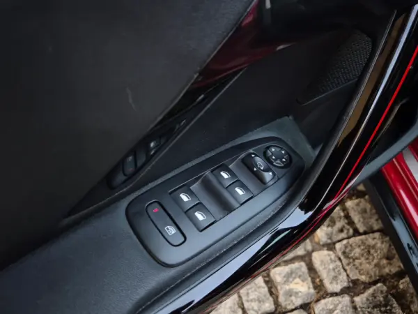 Peugeot 2008 Outro 34