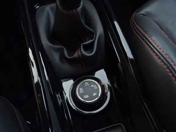 Peugeot 2008 Outro 33