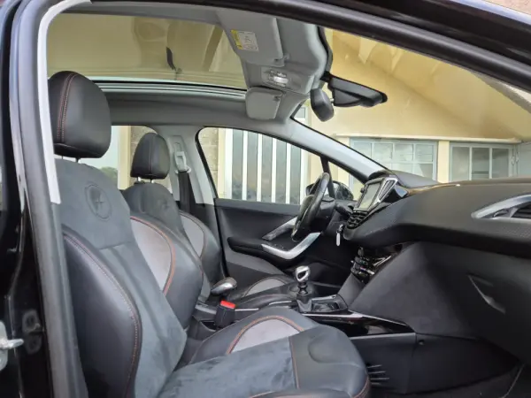 Peugeot 2008 1.6 BlueHDi Crossway 10