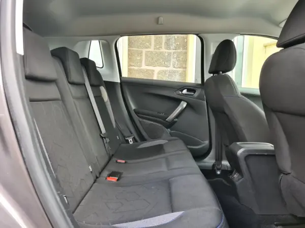 Peugeot 2008 1.5 BlueHDi Signature 7
