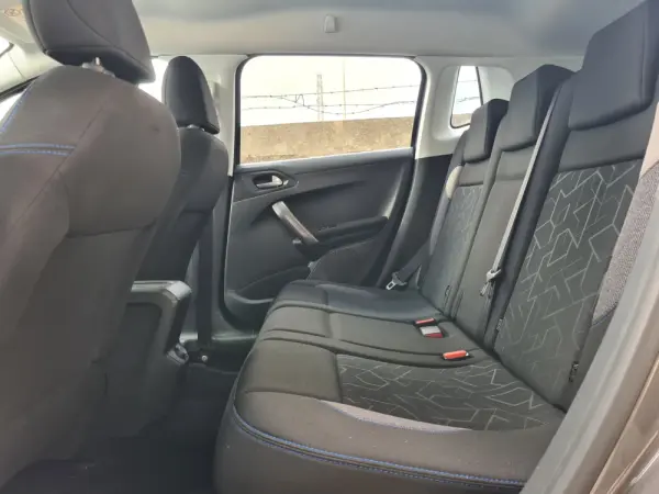 Peugeot 2008 1.5 BlueHDi Signature 11