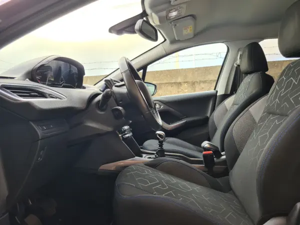 Peugeot 2008 1.5 BlueHDi Signature 13