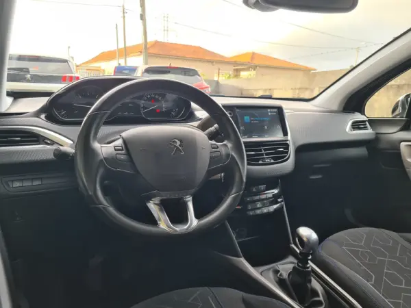 Peugeot 2008 1.5 BlueHDi Signature 15