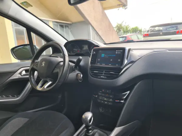 Peugeot 2008 1.5 BlueHDi Signature 17