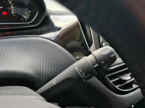 Peugeot 2008 1.5 BlueHDi Signature 20