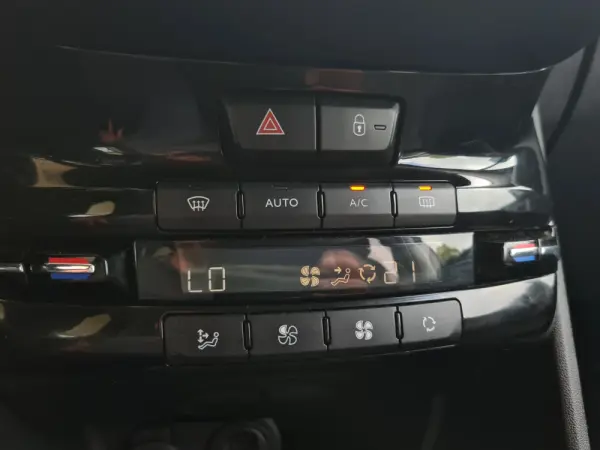 Peugeot 2008 1.5 BlueHDi Signature 24