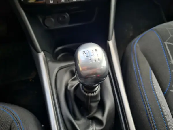 Peugeot 2008 1.5 BlueHDi Signature 25