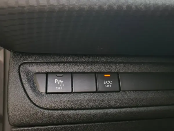 Peugeot 2008 1.5 BlueHDi Signature 26