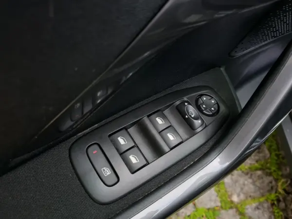 Peugeot 2008 1.5 BlueHDi Signature 27