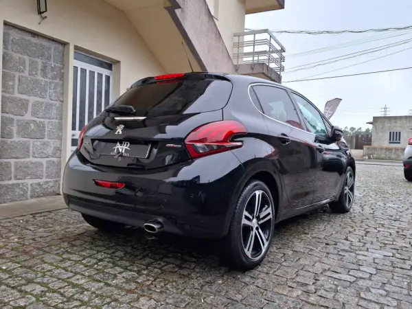 Peugeot 208 1.2 PureTech GT Line 4