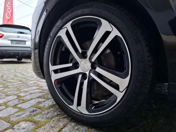 Peugeot 208 1.2 PureTech GT Line 8