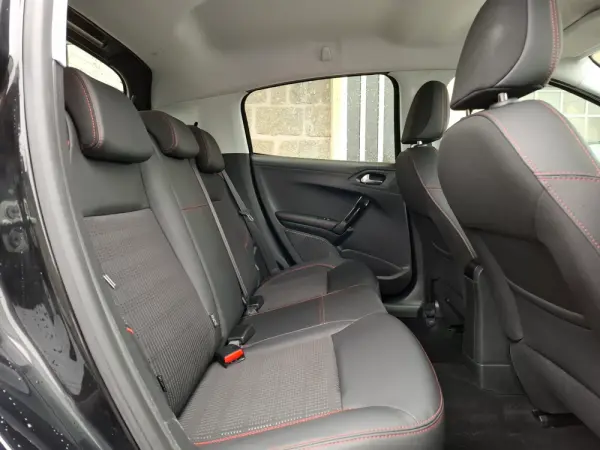 Peugeot 208 1.2 PureTech GT Line 9