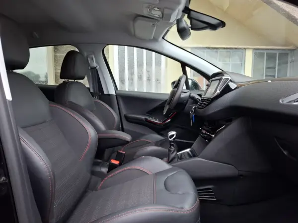 Peugeot 208 1.2 PureTech GT Line 11