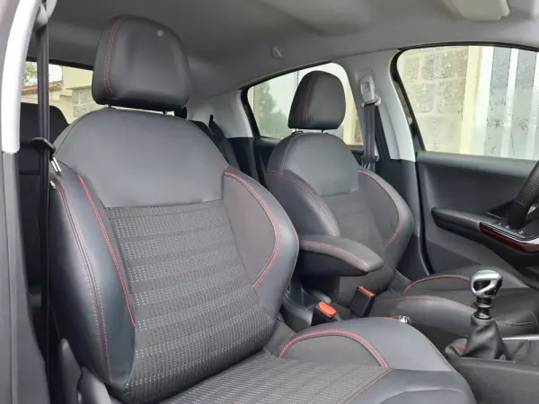 Peugeot 208 1.2 PureTech GT Line 12