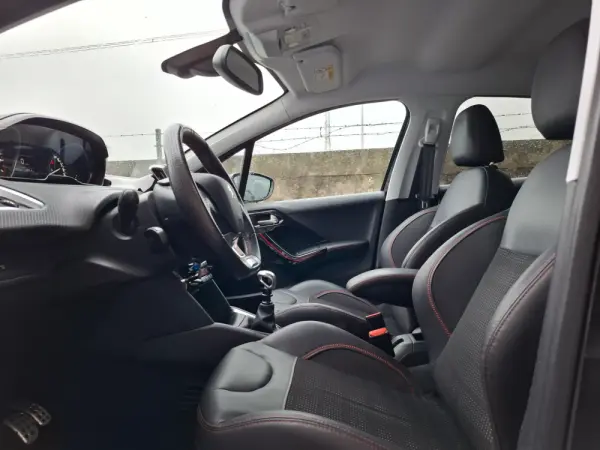 Peugeot 208 1.2 PureTech GT Line 14