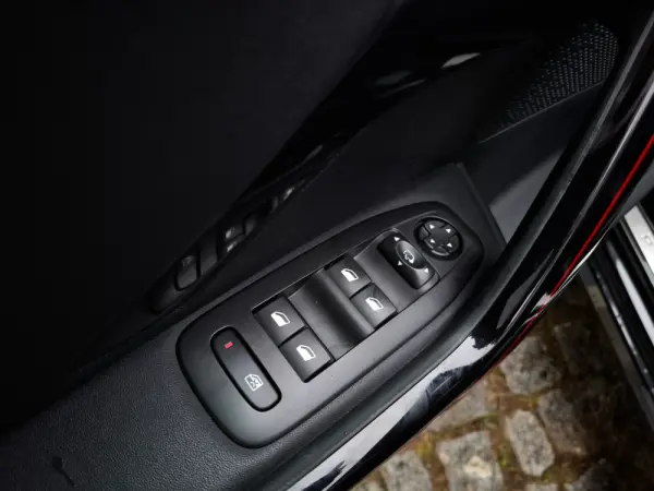 Peugeot 208 1.2 PureTech GT Line 32