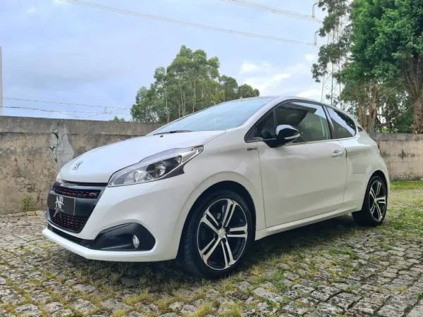 Peugeot 208 1.2 PureTech GT Line 1