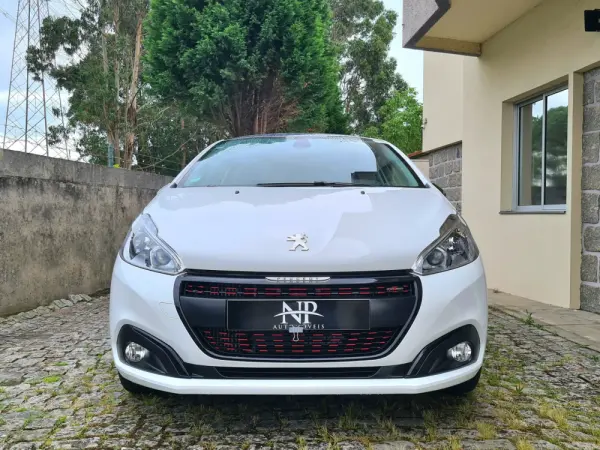 Peugeot 208 1.2 PureTech GT Line 8