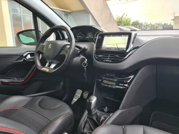 Peugeot 208 1.2 PureTech GT Line 17